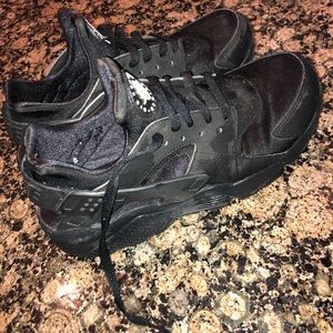 Black men’s NIKE Huarache  10.5